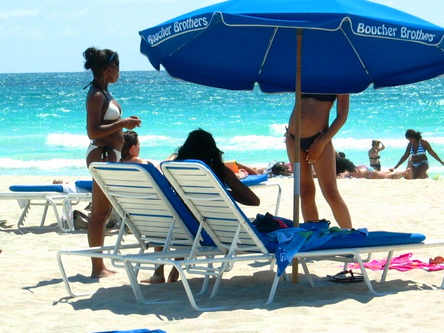 Sexy Beach Girls Enjoy the Sparkling Sea #2 - Copyright © 2012 JiMmY RocKeR PhoToGRaPhY