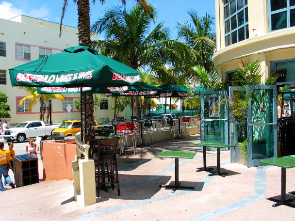 Green and Yellow Patio - © 2oo9 JiMmY RocKeR PhoToGRaPhY