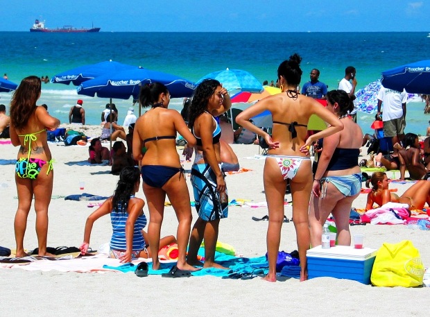 Sexy Latina Bikini Beach Cuties - © 2oo9 JiMmY RocKeR PhoToGRaPhY