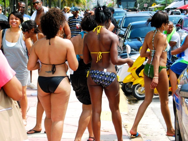 South Beach Bikini Cuties - © 2009 JiMmY RocKeR PhoToGRaPhY
